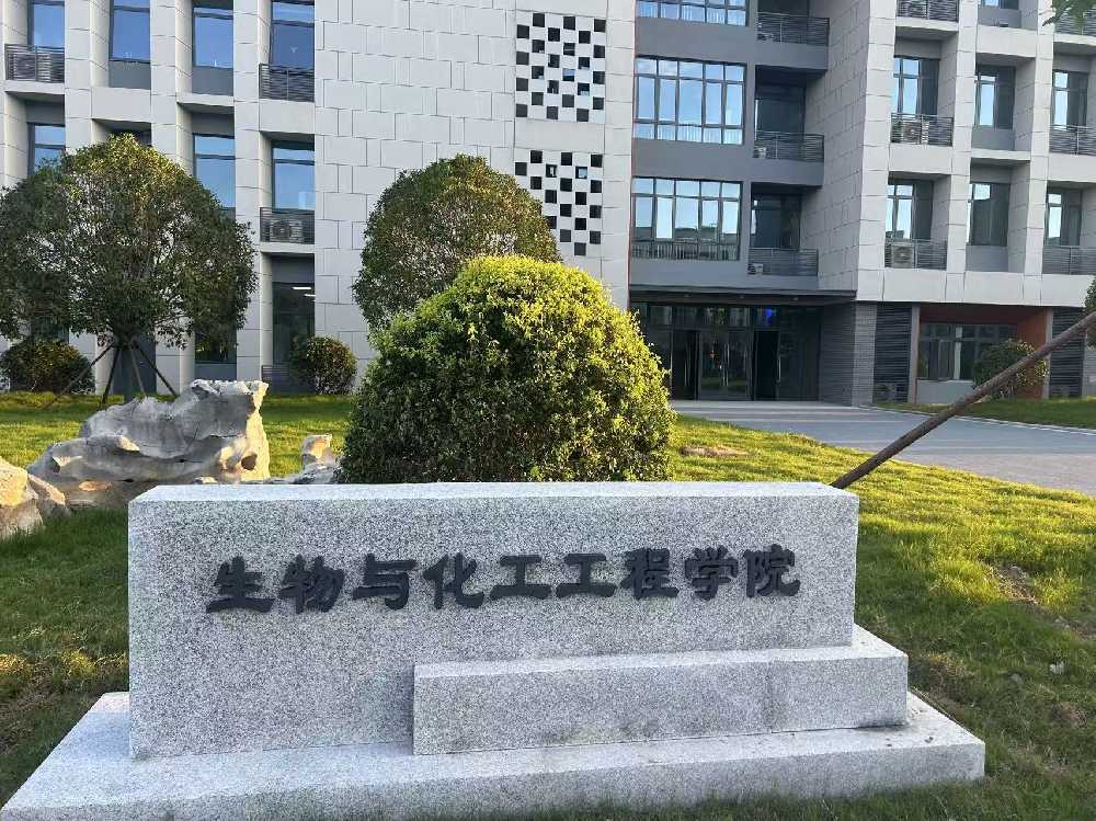 渝北区扬州职业大学体育场高杆灯项目